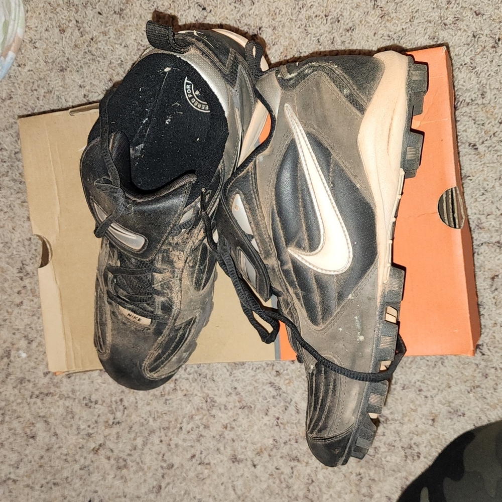 Used Nike softball cleat